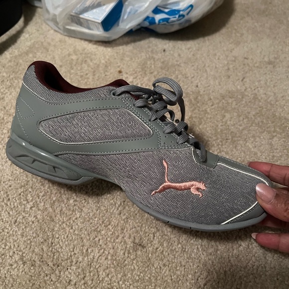 Puma sneakers excellent used condition - Picture 9 of 9